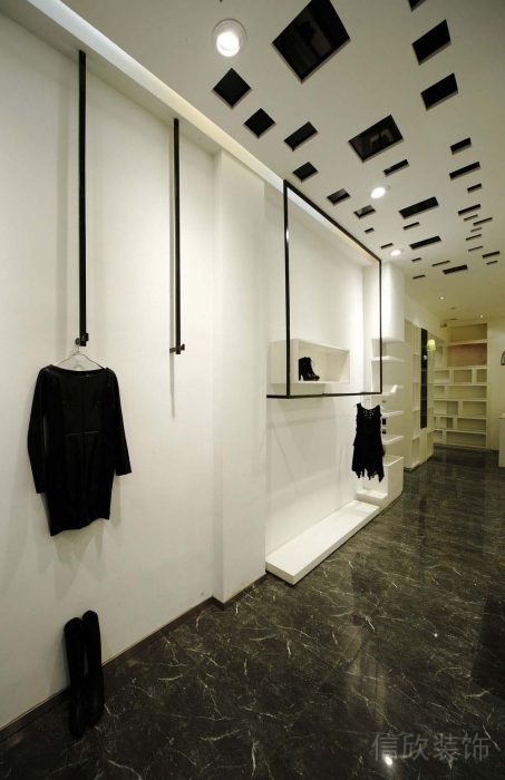 羅湖區(qū)服飾店裝修案例