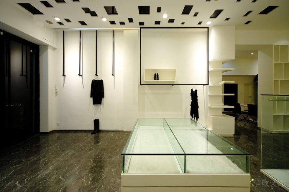 羅湖區(qū)服飾店裝修案例
