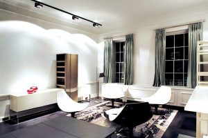 辦公室裝修黑白對(duì)比色裝修