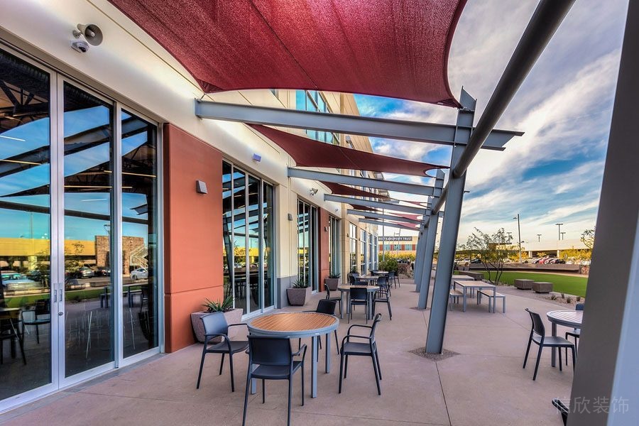 辦公室裝修戶(hù)外休息區(qū)