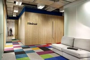 教育機構裝修設計彩色復古木飾面休息區