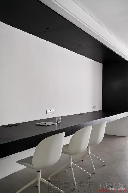 環形墻體黑白色調簡約工作辦公區域裝修圖