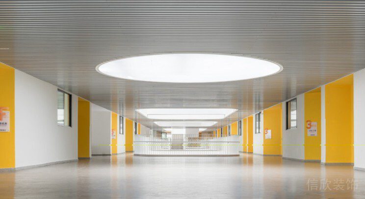 教室過道開闊區(qū)域裝修