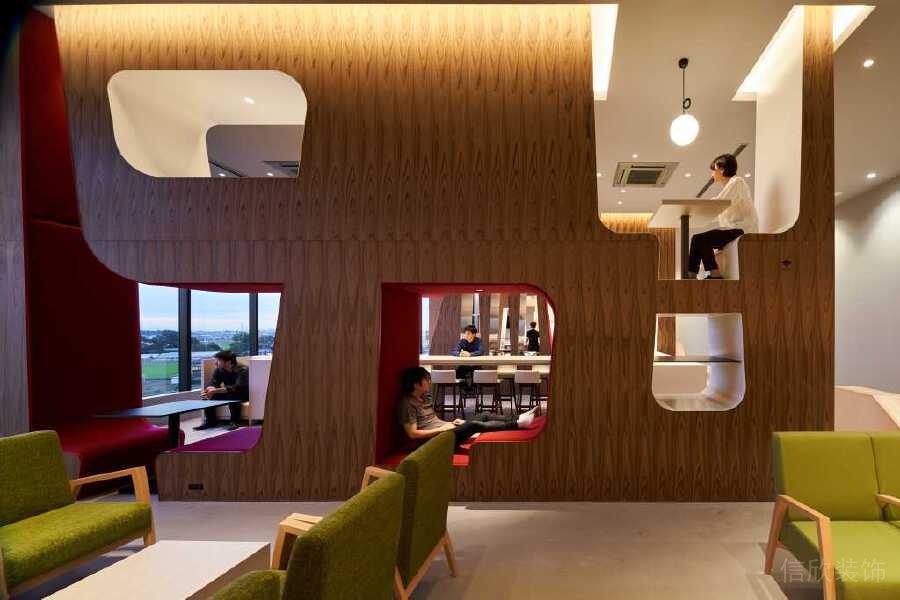 鏤空墻體木質(zhì)休息區(qū)兒童培訓(xùn)藝術(shù)中心機(jī)構(gòu)效果