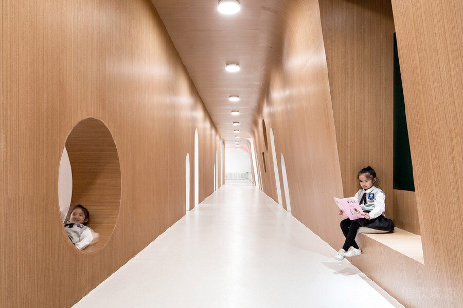 興趣班現(xiàn)代圖書(shū)館裝修圖木質(zhì)過(guò)道墻體休息區(qū)