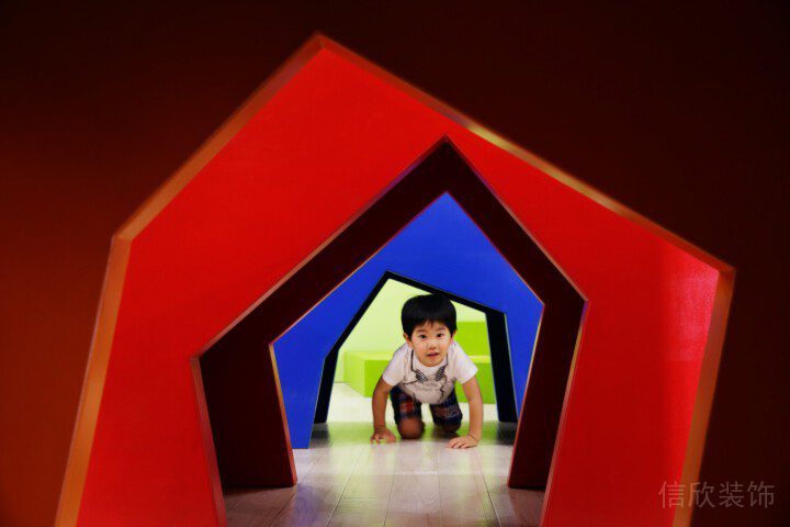 爬行區(qū)域幾何創(chuàng)意過道兒童培訓藝術(shù)中心機構(gòu)
