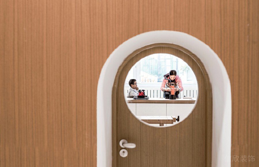 實驗室鏤空木質拱形門窗