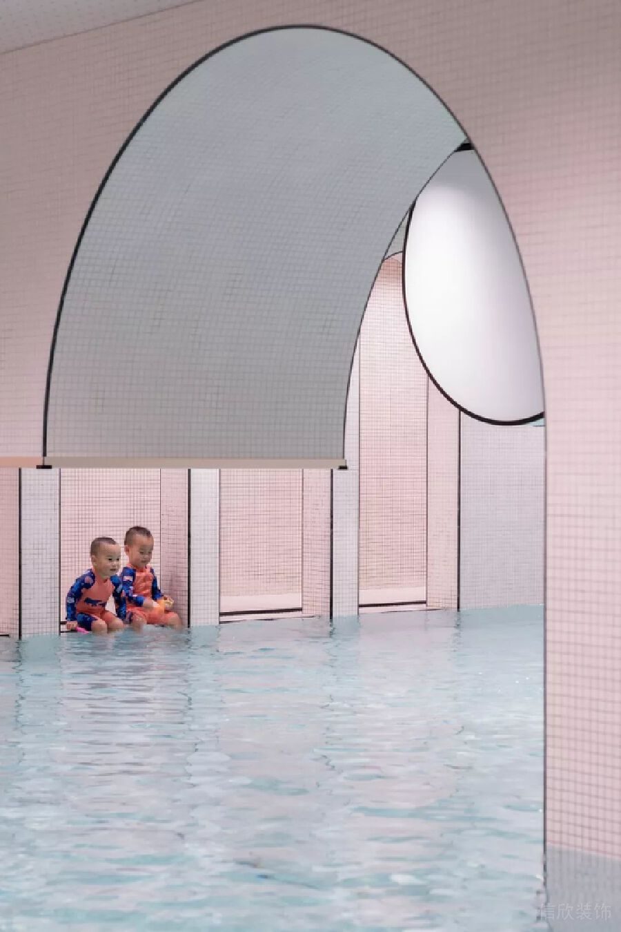 游泳池裝修拱形粉色瓷磚鋪貼設(shè)計圖