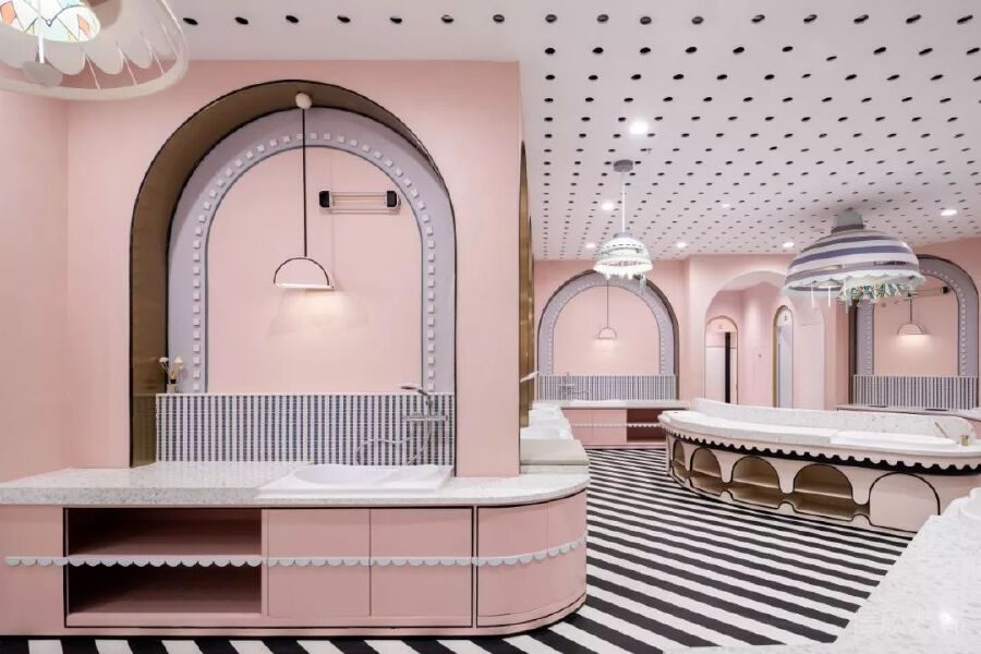 波點(diǎn)粉色洗手間洗手臺(tái)公主女生廁所裝修