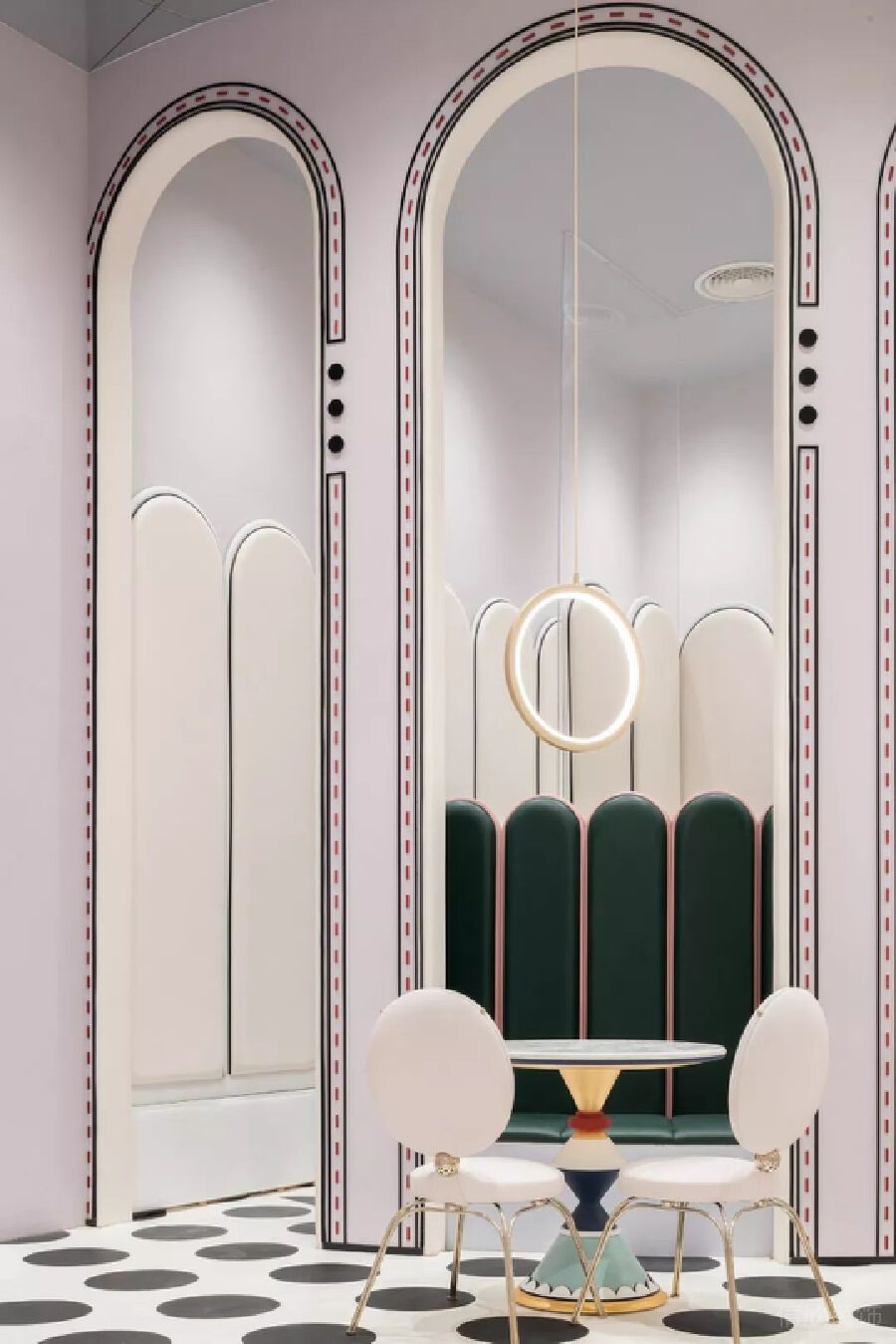 粉色弧形休息區(qū)花瓣式綠色皮革