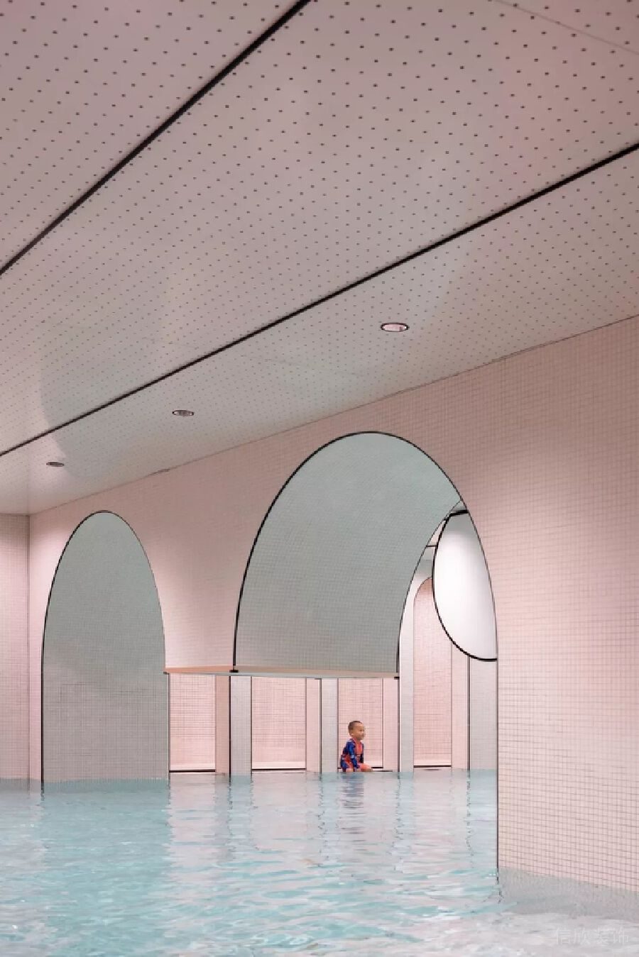 洞洞鋁合天花游泳池游泳培訓少兒啟蒙藝術(shù)中心機構(gòu)裝修