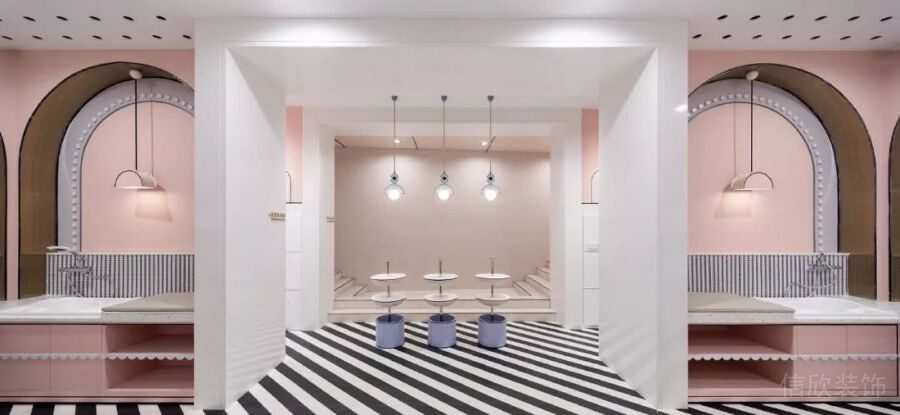 對稱式斑馬條紋吊頂休息區