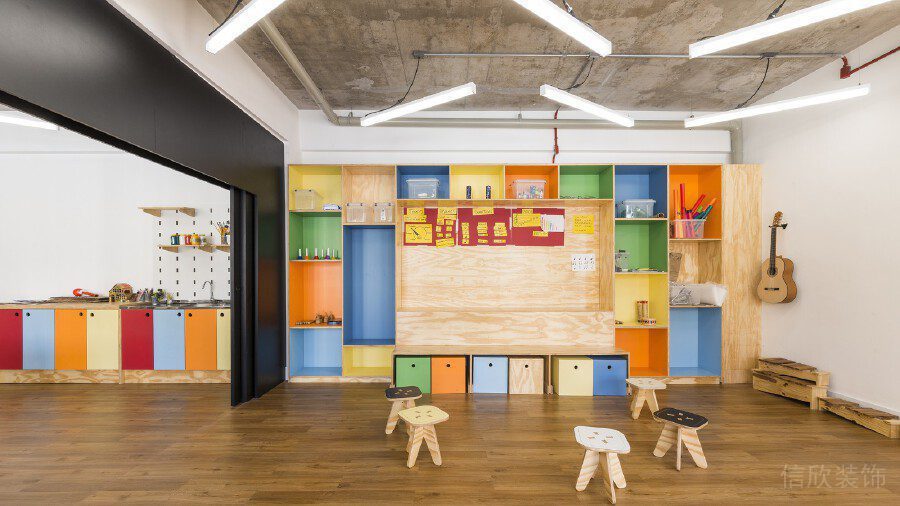 彩色墻柜設(shè)計木飾面幼兒教室音樂培訓(xùn)機構(gòu)裝修