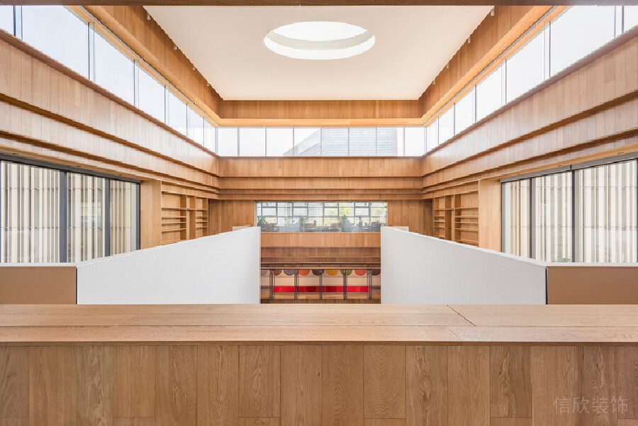 機(jī)構(gòu)設(shè)計天花鏤空圓形設(shè)計閱讀室