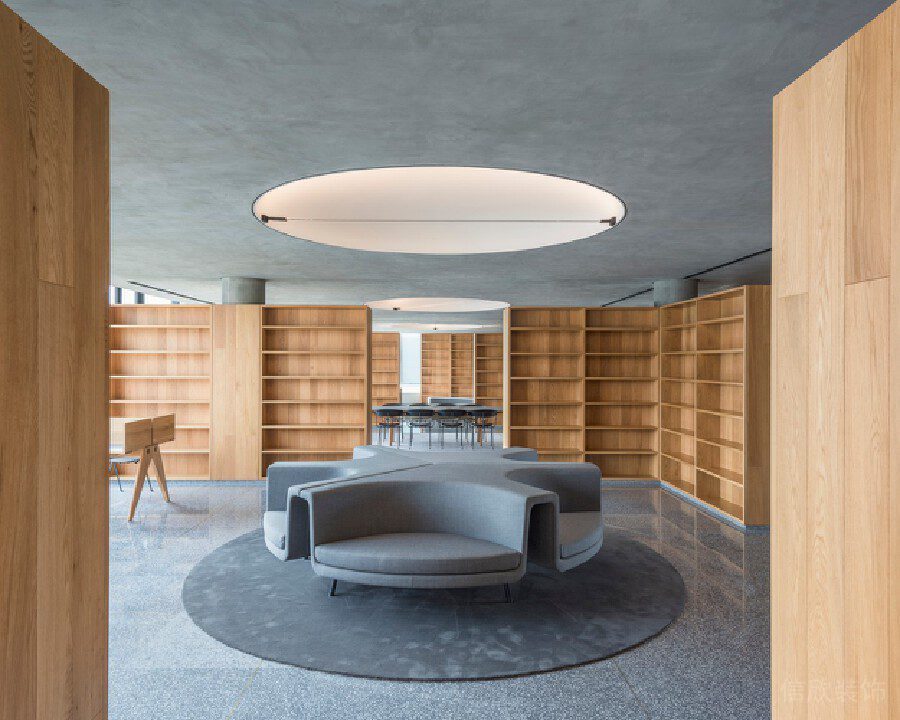 閱讀室裝修設(shè)計(jì)皮質(zhì)旋轉(zhuǎn)中央沙發(fā)效果