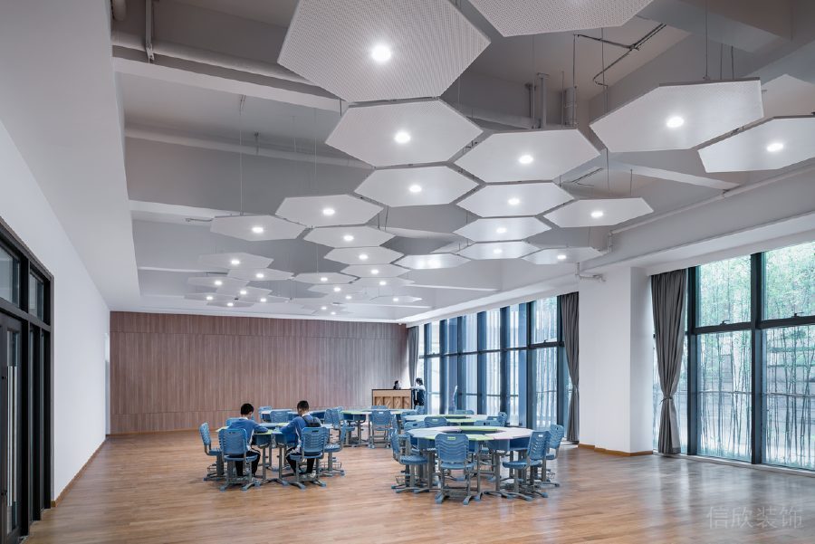 鏤空天花吊頂原木風(fēng)教室設(shè)計圖