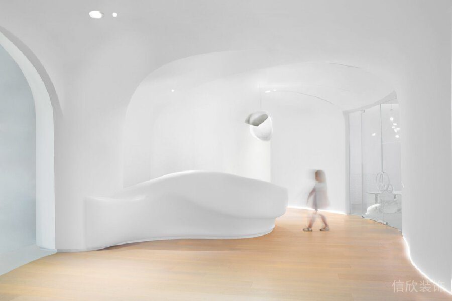 木質(zhì)地板機(jī)構(gòu)裝修設(shè)計(jì)簡(jiǎn)約純白前臺(tái)區(qū)