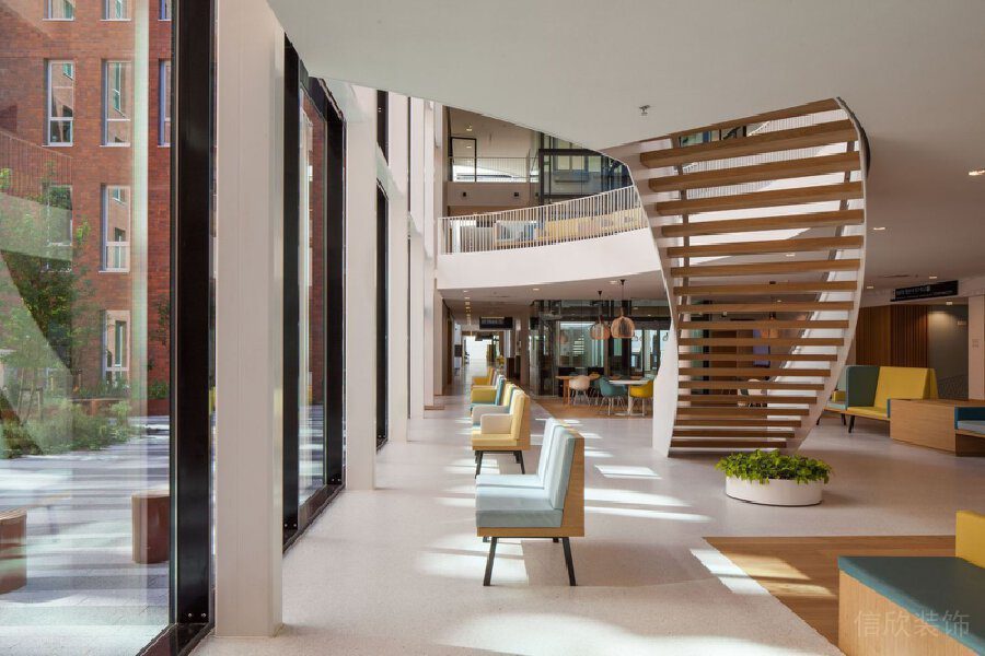 鏤空胡桃木階梯閱讀圖書館機構設計