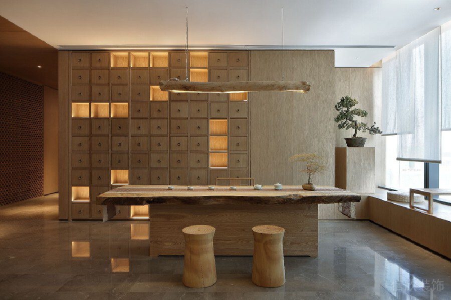 木質(zhì)中醫(yī)館休息區(qū)藥材收納墻柜