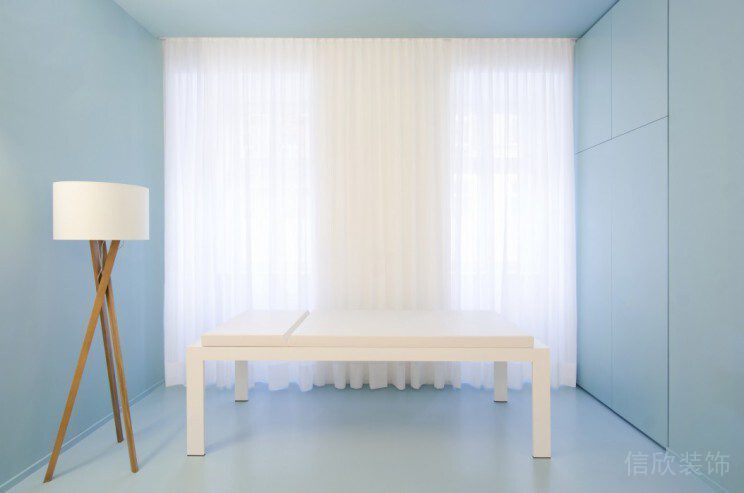 藍(lán)色遮光窗簾休息區(qū)現(xiàn)代辦公室效果