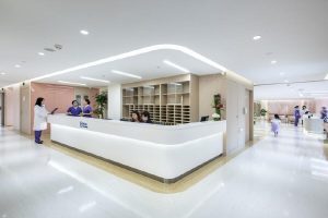 護士站醫(yī)療機構(gòu)私人醫(yī)院裝修設(shè)計弧線簡約白弧線極簡風裝修