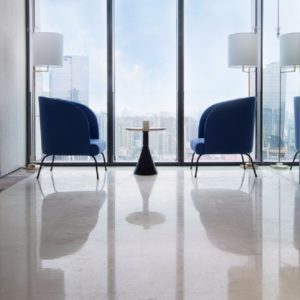 對(duì)稱(chēng)式簡(jiǎn)約藍(lán)色沙發(fā)辦公室裝修