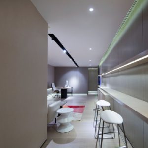 辦公室裝修設計茶水間簡約效果高腳椅效果