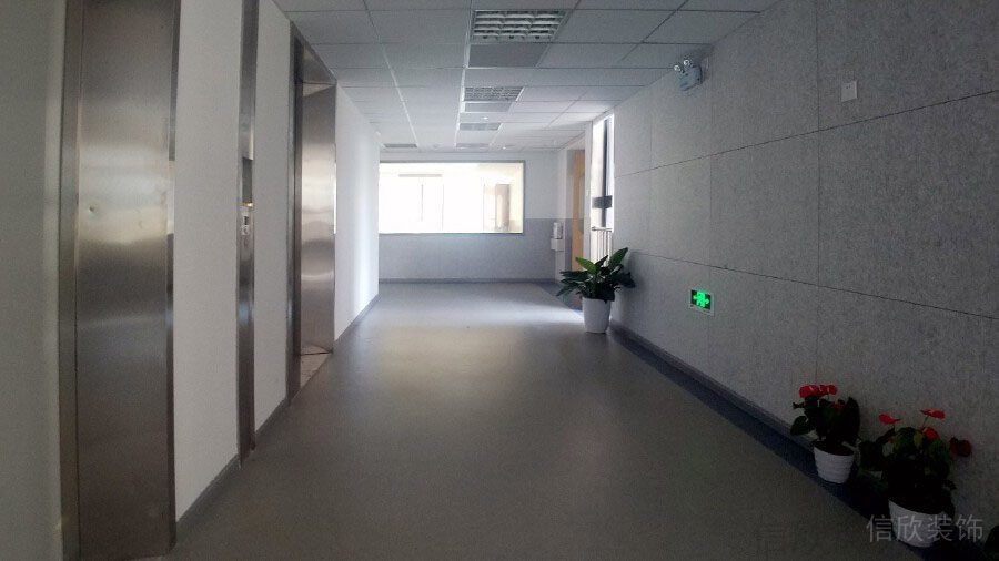 過(guò)道辦公室金屬電梯等待區(qū)域