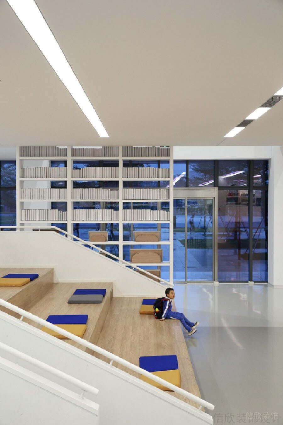 樓梯木質閱讀區學校圖書館裝修
