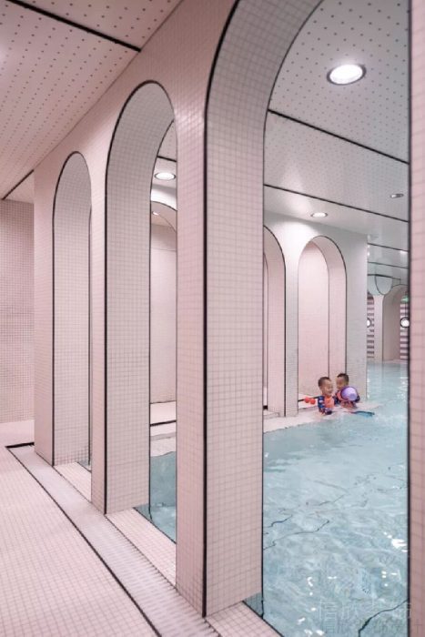 粉色過道設(shè)計游泳池裝修效果圖瓷磚鋪貼