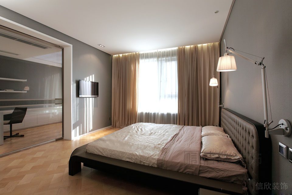 木質(zhì)地板創(chuàng)意設(shè)計(jì)臥室休息區(qū)一體式中央空調(diào)書(shū)房玻璃隔斷定制。