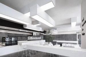 辦公室裝修設計咖啡廳休息區(qū)黑白色調現(xiàn)代簡約金屬座椅加厚簡約地毯裝修