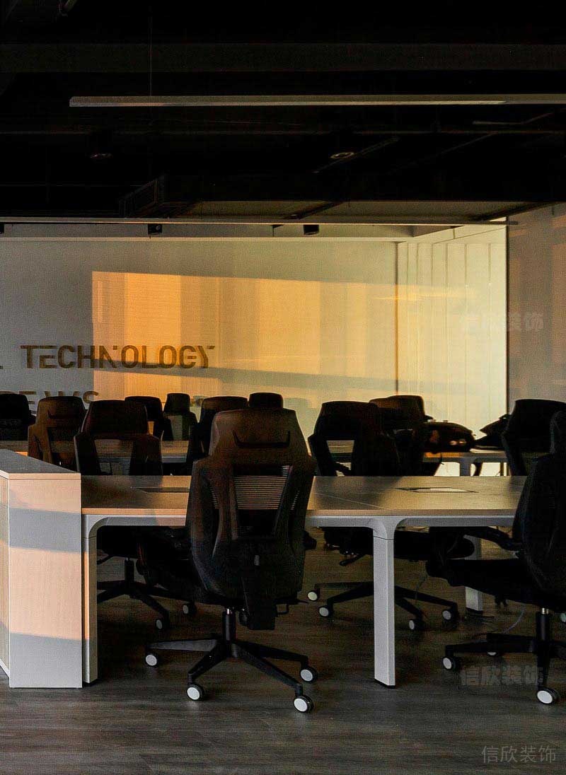 辦公室現(xiàn)代風(fēng)辦公區(qū)效果圖(新居現(xiàn)代輕奢風(fēng)客廳效果圖)