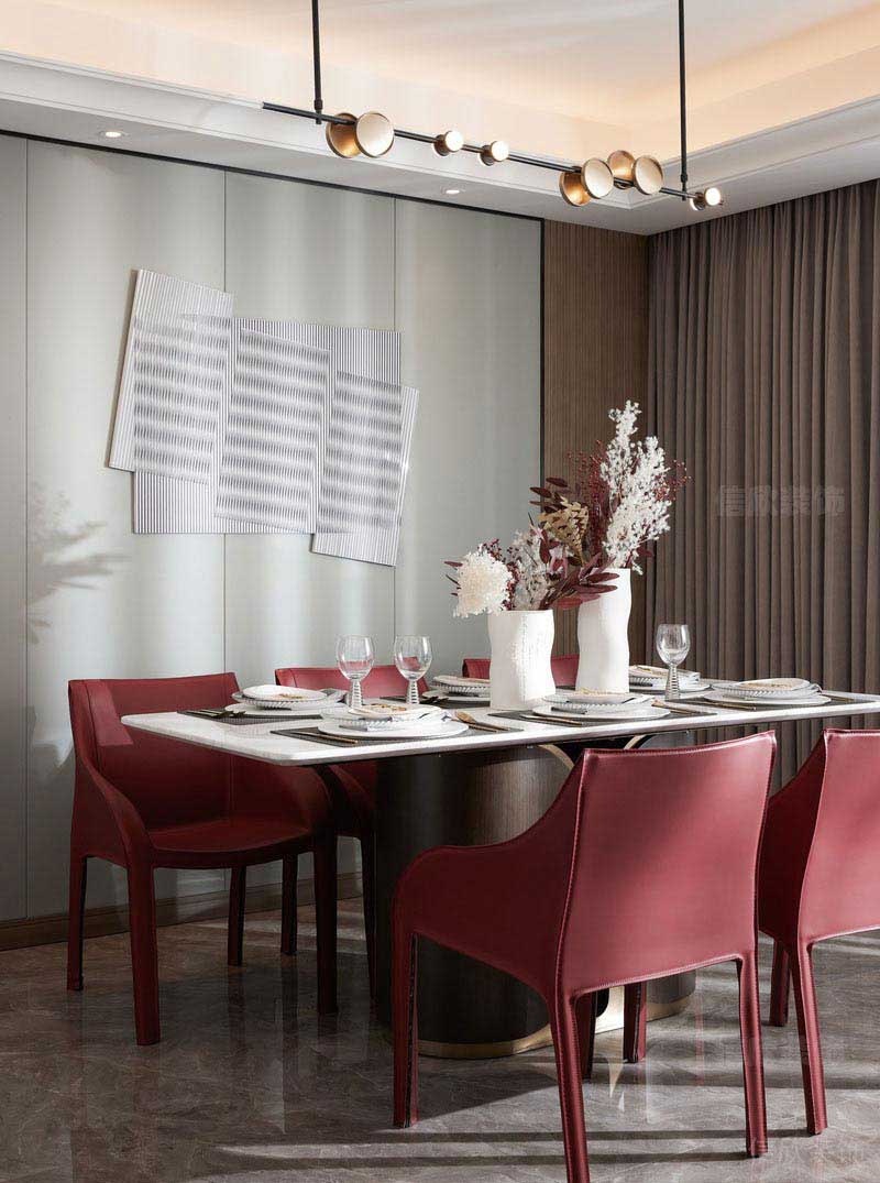 餐廳紅色餐椅的搭配
