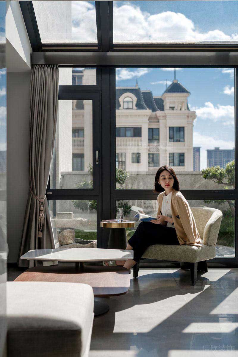 二手房改造現(xiàn)代簡約風陽臺休息區(qū)效果圖