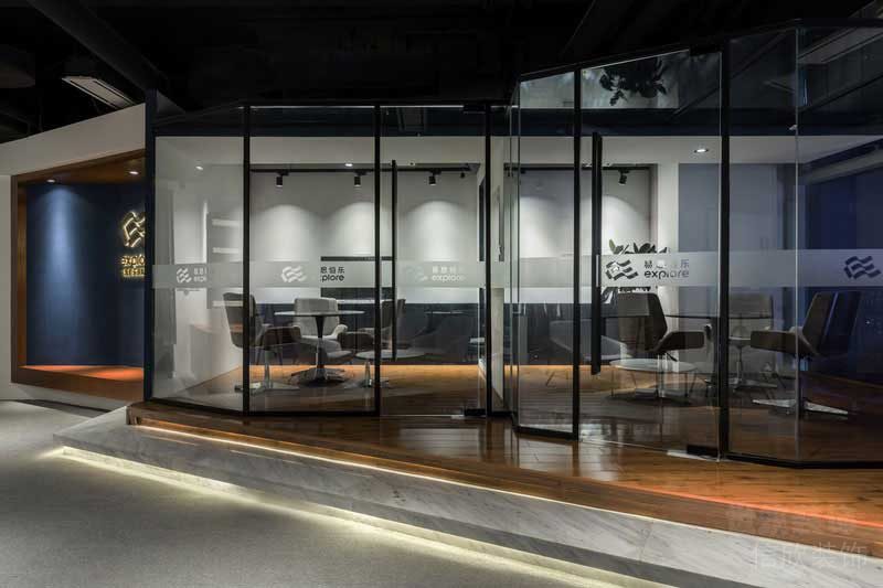 現(xiàn)代風格辦公空間商務洽談室玻璃隔斷