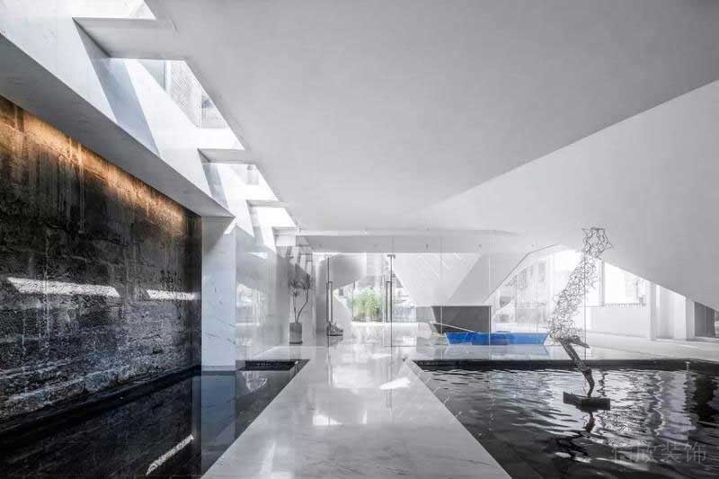 現(xiàn)代風(fēng)格辦公室水景走道