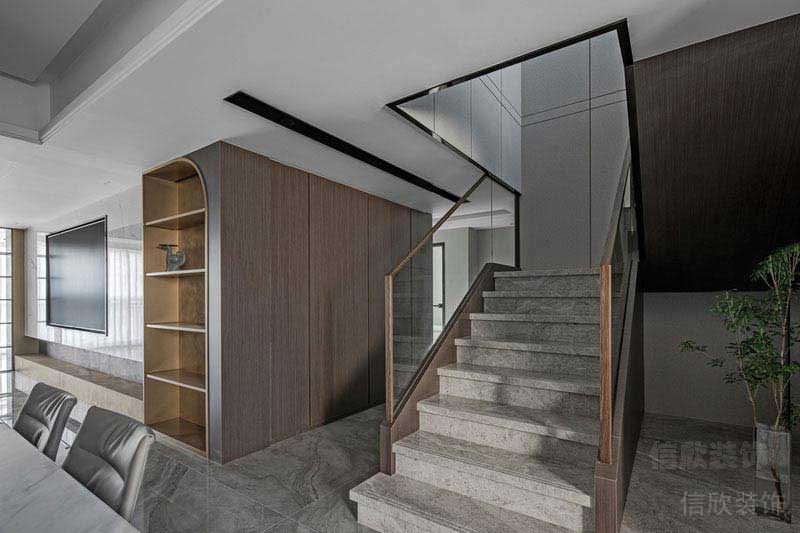 現代輕奢風格別墅樓梯廳