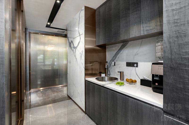 現(xiàn)代輕奢風(fēng)家庭餐廚