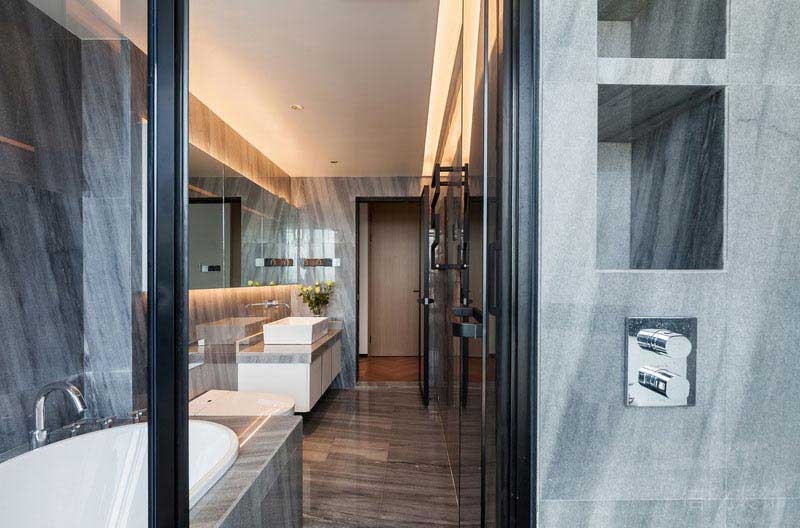 新居現(xiàn)代簡約風(fēng)浴室效果圖(1)