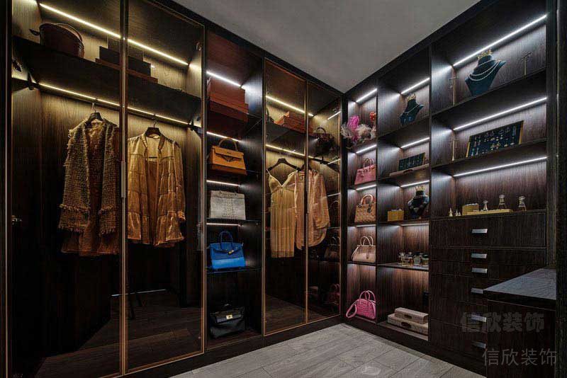 新居現代輕奢風衣帽間效果圖