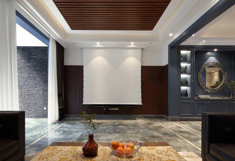 品茗區的另一邊則是觀影娛樂的地方,休息之余,可以和家人朋友一起觀影唱歌,增進感情。 品茗區的另一邊則是觀影娛樂的地方,休息之余,可以和家人朋友一起觀影唱歌,增進感情。