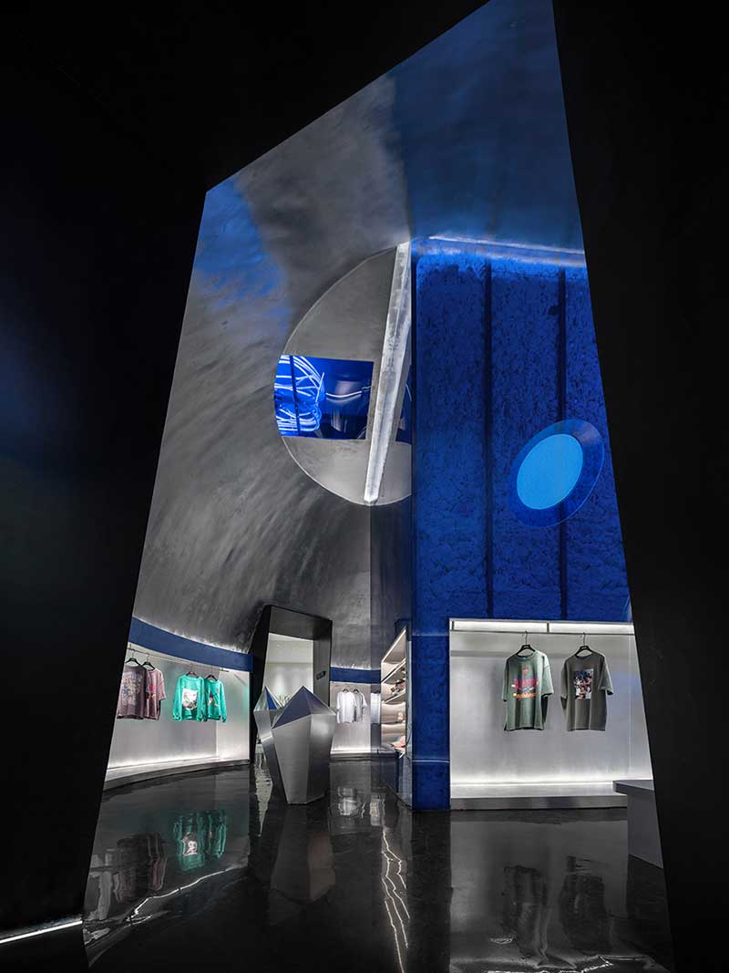 深圳鹽田區(qū)服裝店裝修設(shè)計服裝展示區(qū)