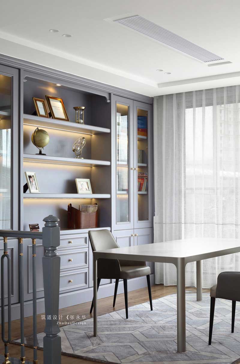 南北陽臺大大保證了空間采光要求,營造出溫暖陽光的閱讀氛圍。 南北陽臺大大保證了空間采光要求,營造出溫暖陽光的閱讀氛圍。