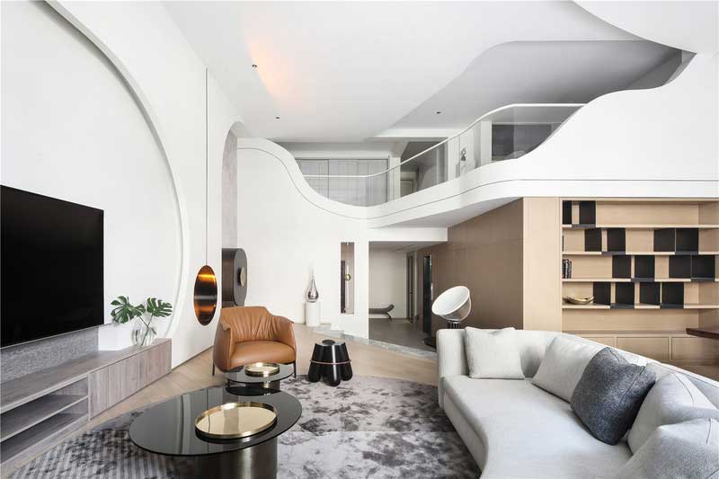 深圳龍華區(qū)現(xiàn)代中式風(fēng)格舊房裝修改造完工后實(shí)景圖客廳內(nèi)嵌式裝飾展示柜