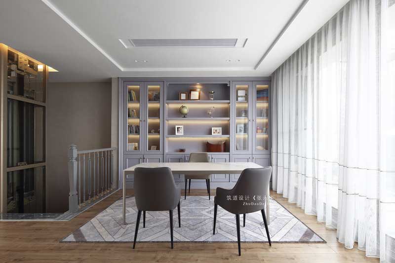 四樓整層是一個寬敞的書房書法室,空間的獨立性保證了書房的私密性,少了外部聲音的干擾讓書房顯得更加安靜,業主可以在這里盡情的發揮創作。 四樓整層是一個寬敞的書房書法室,空間的獨立性保證了書房的私密性,少了外部聲音的干擾讓書房顯得更加安靜,業主可以在這里盡情的發揮創作。