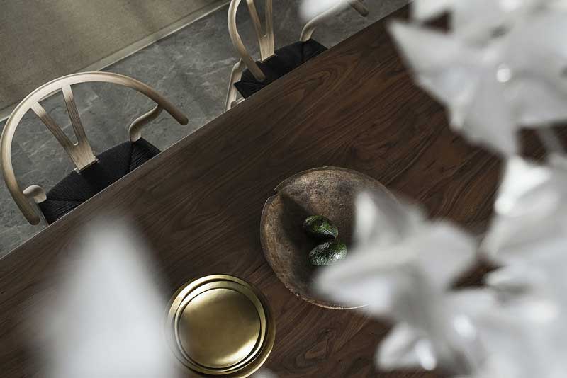 俯拾即是的瓶花、奇石，雅趣橫生，為空間平添不少生機與詩意，同時也是業主自身品位與志趣的體現。