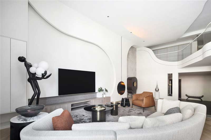 深圳龍華區(qū)現(xiàn)代中式風(fēng)格舊房裝修改造完工后實(shí)景圖客廳電視背景墻