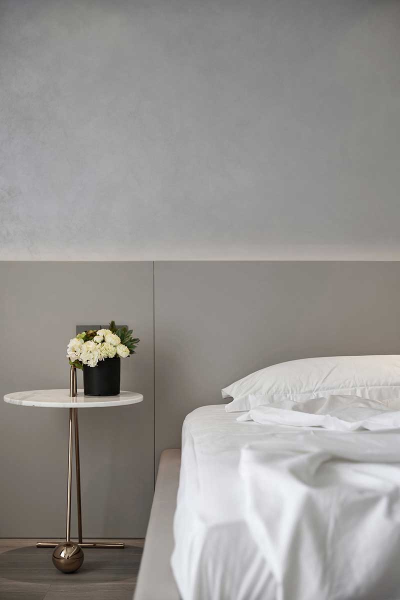 深圳寶安西鄉(xiāng)高級灰色調(diào)簡約家居裝修實(shí)景圖主臥圓幾 深圳寶安西鄉(xiāng)高級灰色調(diào)簡約家居裝修實(shí)景圖主臥圓幾