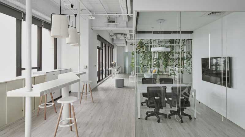 深圳寶安區淺色系簡約風格辦公室裝修多功能會議室 深圳寶安區淺色系簡約風格辦公室裝修多功能會議室